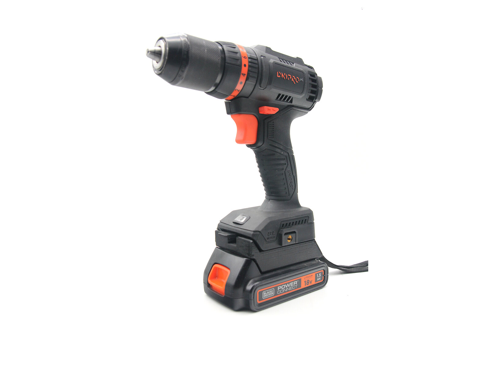 Перехідник Black+Decker ↔ DniproM — деталь кріплення зблизу