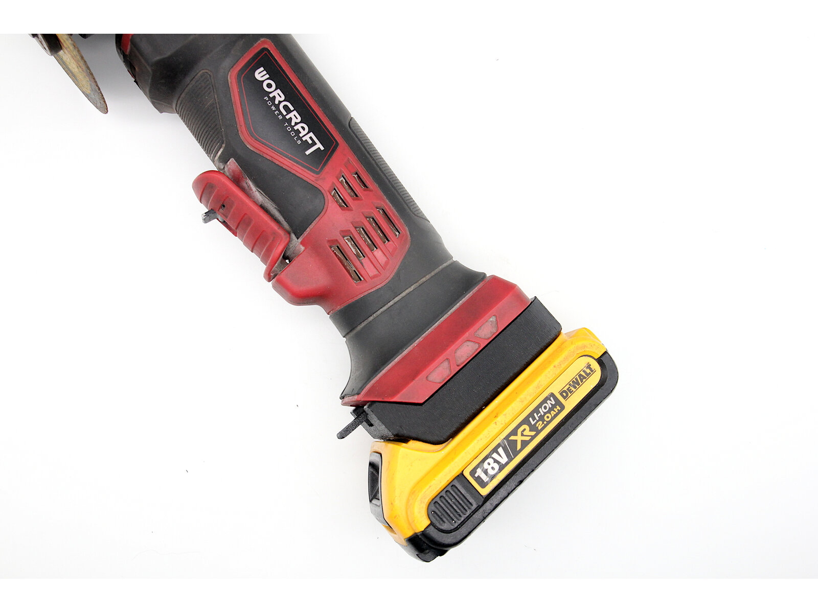 Перехідник DeWalt ↔ Worcraft — деталь кріплення зблизу