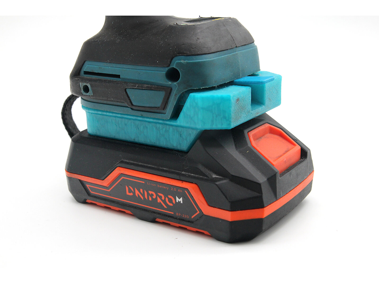 Перехідник DniproM 20V → Makita 18V — установка акумулятора