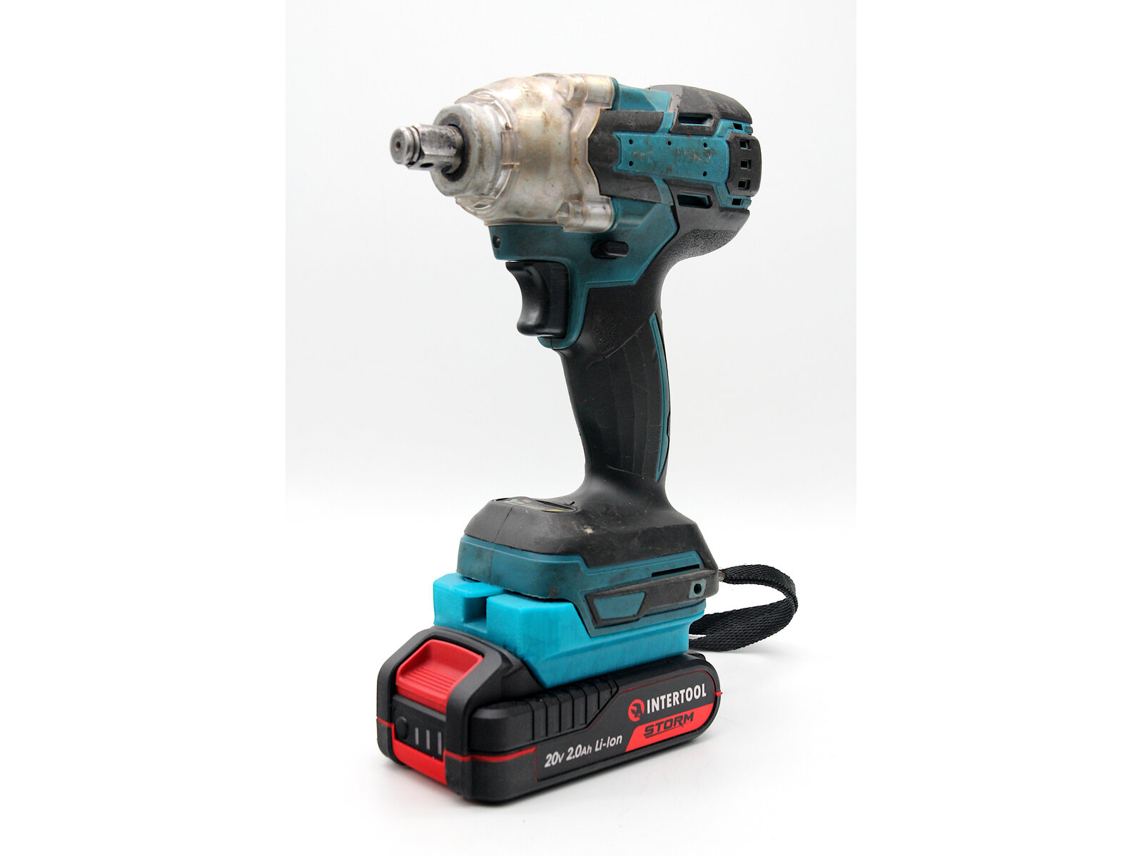 Перехідник Intertool ↔ Makita — деталь кріплення зблизу