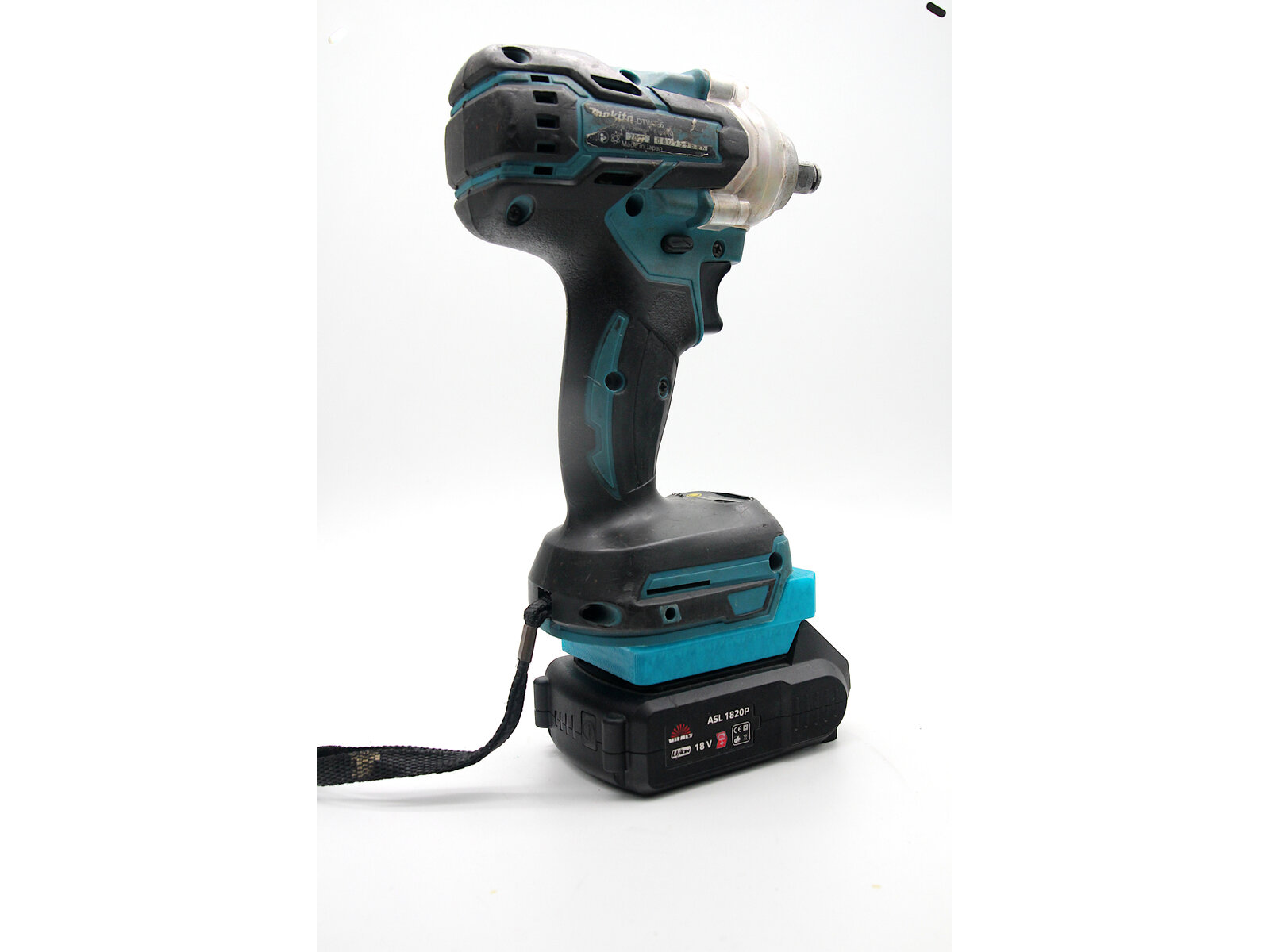 Vitals ASL-акумулятор на Makita-інструменті, вигляд збоку