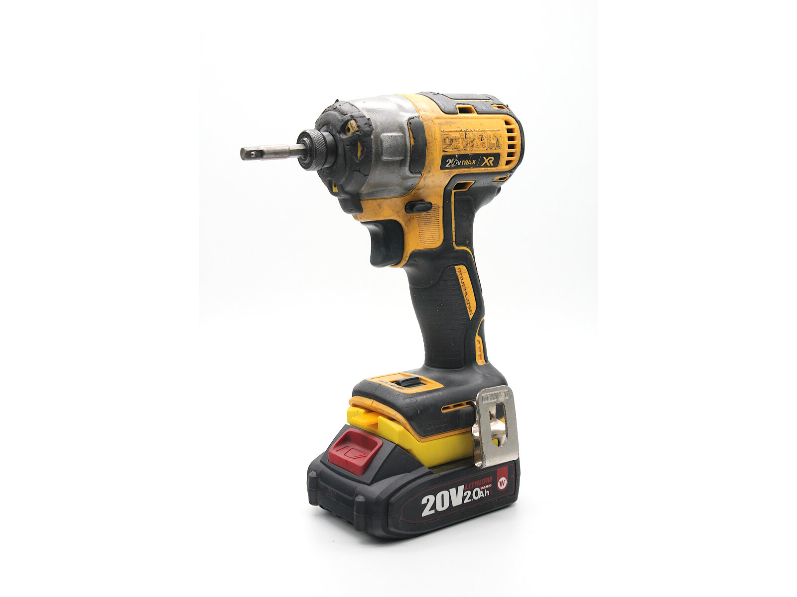 Перехідник Worcraft ↔ DeWalt — деталь кріплення зблизу